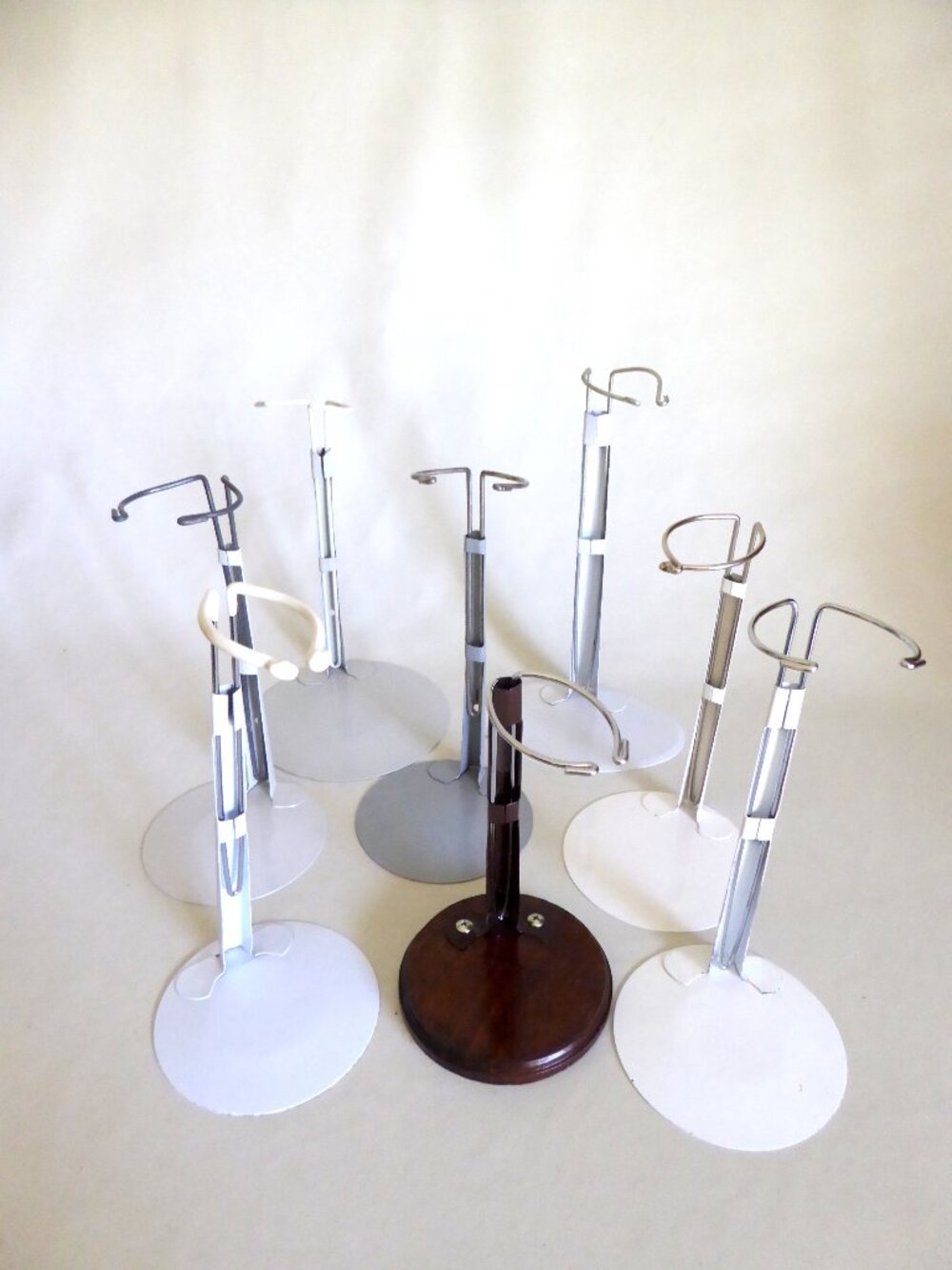 ADJUSTABLE METAL & WOOD BASE DOLL ENAMEL DISPLAY STAND LOT OF 8 (PRE-OWNED)